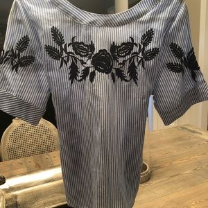 Sear sucker embroidered blouse